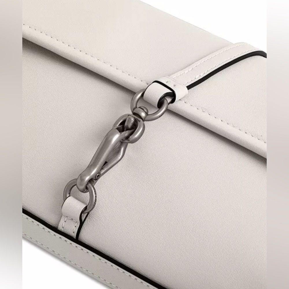 COACH NWT Hamptons Small White Leather Shoulder Bag with Flap Closure - Picture 4 of 10